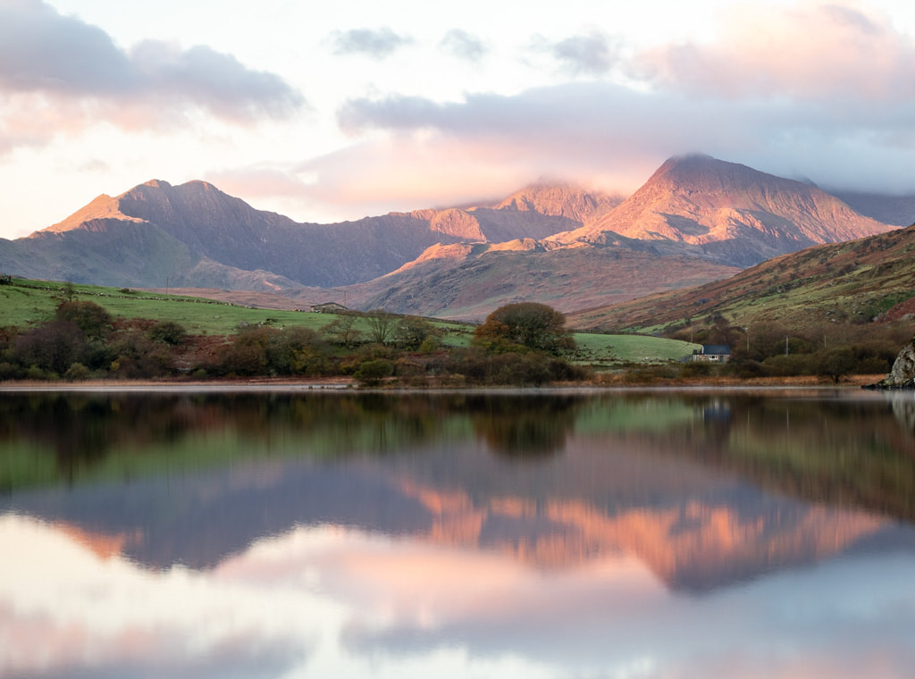 Llyn Gwynant, North Wales, clouds over the mountains, lake reflections